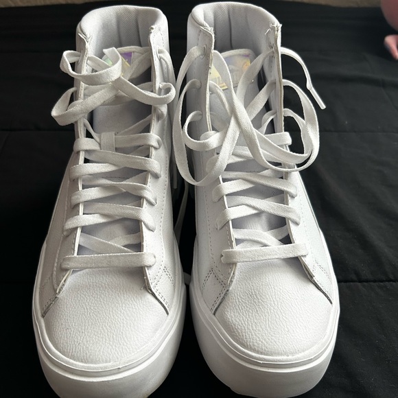 Puma Hightops, women’s size 9.5 - Picture 2 of 3